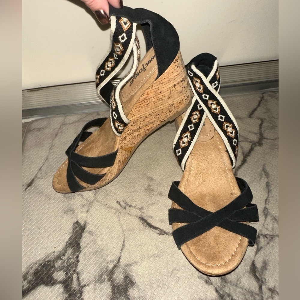 Minnetonka women’s bohemian western leather cork wedge heel sandal slip on 8